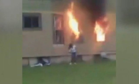 Camdan içeri benzin döküp evi yaktı