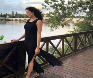 Azra Akın sevgilisinin memleketinden çıkmıyor