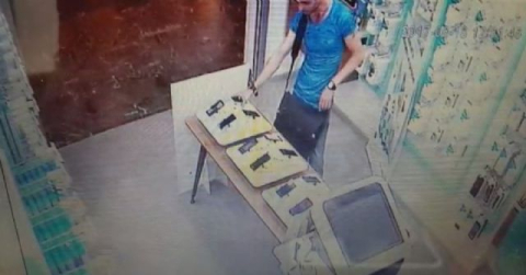 Denizli'de telefon hırsızlığı kamerada