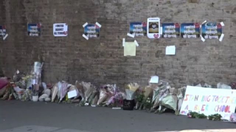 Müslümanlara saldırı düzenlenen yere çiçek bırakıldı