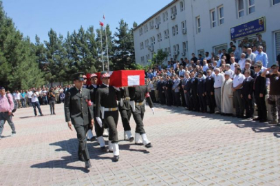 Şehit korucu son yolculuğuna uğurlandı