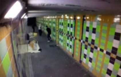 Evsiz adama eşek şakası !