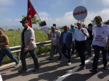 Adalet Yürüyüşü'ne köşe yazarlarından destek