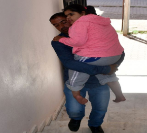Engelli kızın tekerlekli sandalyesini çaldılar