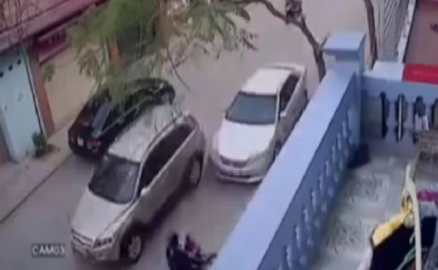 Önce motosiklete sonra yayaya çarptı