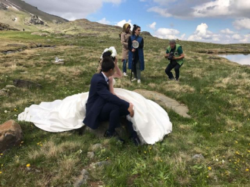 2 bin 500 metrede düğün fotoğrafı çektirdiler