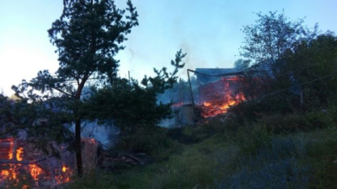 Üç aile bayram günü evsiz kaldı