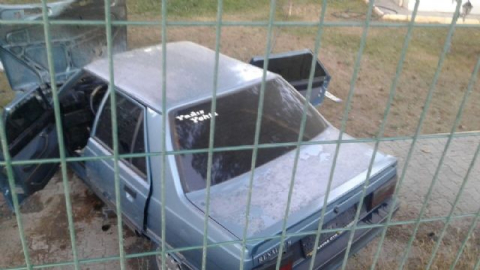 Otomobil bahçeye uçtu: 3 yaralı