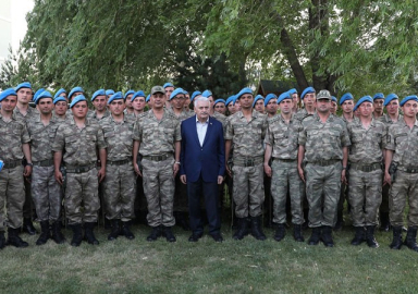 Başbakan'dan komando timine ziyaret: Savunma değil taarruz!