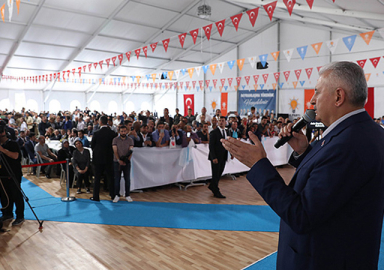 Başbakan Yıldırım: Bölücülerle FETÖ'cülerle gideceğin bir yer yok