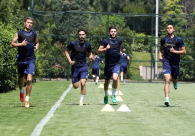 Fenerbahçe'de yeni sezon hazırlıkları sürüyor