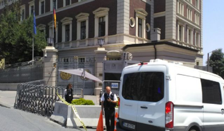 Alman Başkonsolosluğu önünde şüpheli paket alarmı