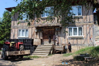 85 yaşındaki adam oğlunu ve torununu öldürdü