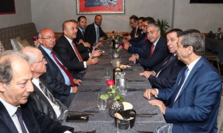 Çavuşoğlu ve Akıncı, Cenevre'de siyasi temsilcilerle bir araya geldi