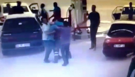 Benzin istasyonunda silahlı kavga