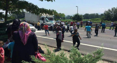 Sakarya TEM otoyolunda zincirleme kaza