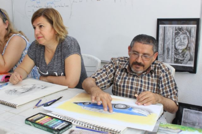 Kadın kursiyerlerin arasında tek erkek: Sümbül Ağa