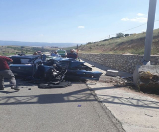 Otomobil bariyerlere çarptı: 1 çocuk öldü, 5 yaralı