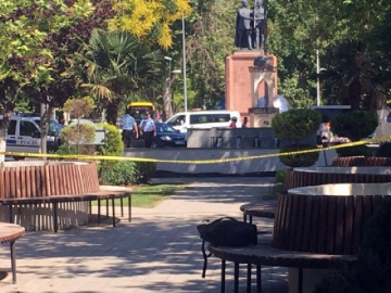 Parkta unutulan çanta paniğe sebep oldu