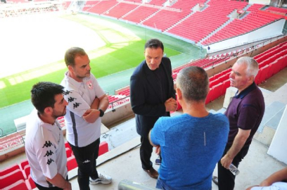 Yeni hoca yeni stadı gezdi