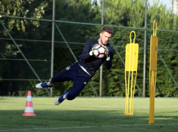 Fenerbahçe, yeni sezon hazırlıklarını sürdürüyor