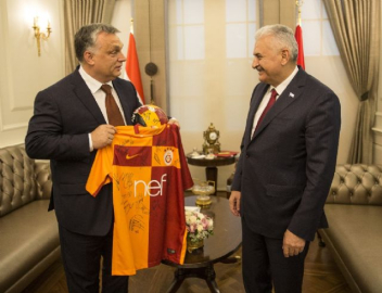 Başbakan Yıldırım'dan Macar mevkidaşına jest
