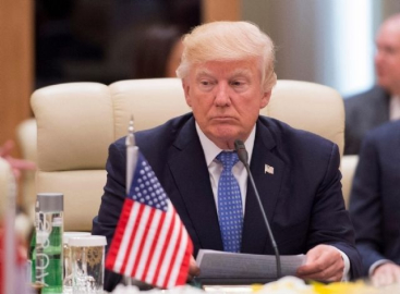 Trump'ın tartışılan yasağı yürürlüğe girdi