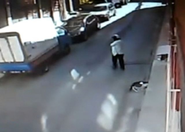 Soyguncular havaya ateş açarak kaçtı