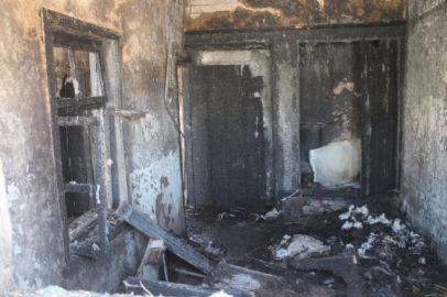 Fuhuş yapıldığı iddia edilen evleri yaktılar