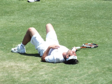 Aşırı sıcaklar tenisçiyi bayılttı