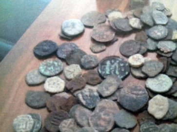 Filipinli çiftin valizinden 829 adet sikke çıktı