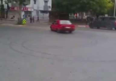 Hastane önünde 'drift' yapan maganda kamerada