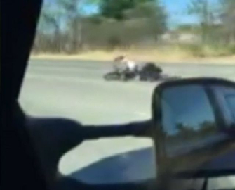 Tek elini bıraktı, metrelerce sürüklendi.