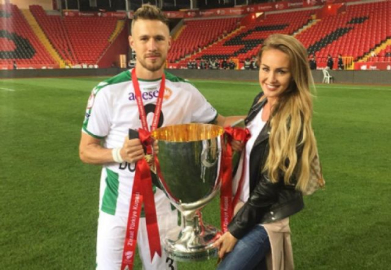 Barry Douglas, İngiltere'ye transfer oldu