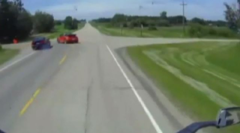 Kamyon şoförünün uyarısı yeterli olmadı.