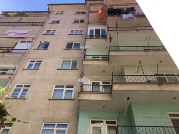 8. kattan düşen kadın hayatını kaybetti