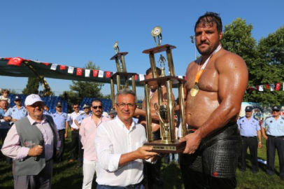 Hünkar Çayırında Başpehlivan Recep Kara oldu