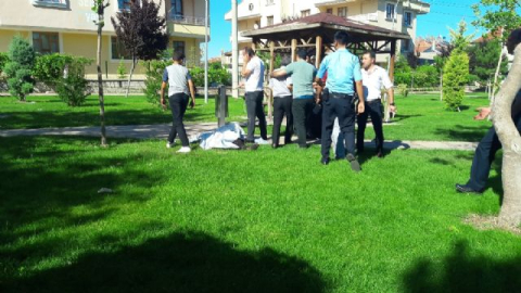 Çocuğunu parka götürdü, bıçaklanarak öldürüldü