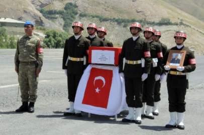 Şehit uzman çavuş için tören