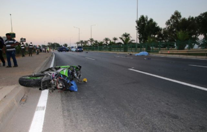 Otomobille çarpışan motosikletli hayatını kaybetti