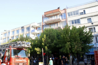 Antalya Valiliği karşısında hareketli dakikalar