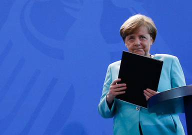 Merkel seçimde izleyeceği politikayı açıkladı