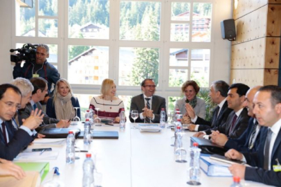 Rum lider Anastasiadis ile buluştu