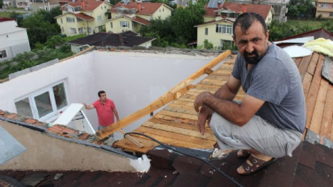 Bir anda yataktan fırladılar: O anda çatıları yoktu