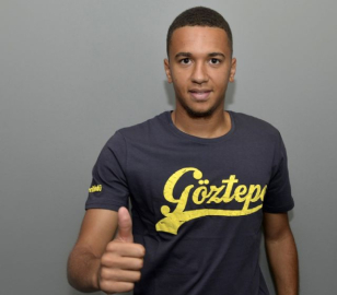 Axel Ngando imzayı attı