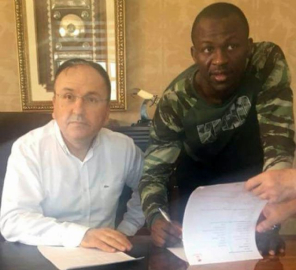 Everton'dan Türkiye'ye: İmzayı attı