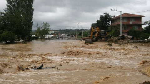 Belde sele teslim oldu