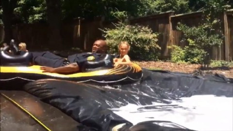 İhbara giden polis çocukluğuna döndü