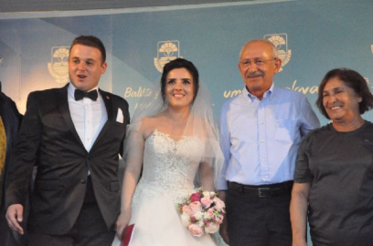 Kılıçdaroğlu yürüyüşün sonunda nikah şahitliği yaptı
