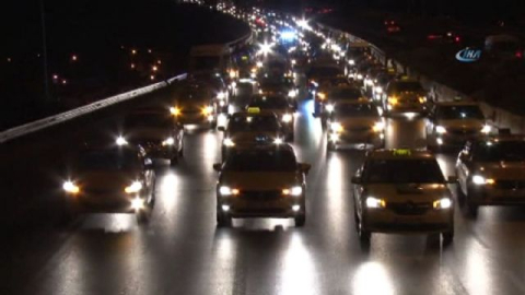 Taksicilerden '15 Temmuz' konvoyu